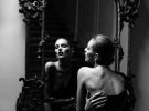 Anja Rubik, Abril 2010, Vogue Paris beauty gadget espelho