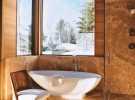 Casa de banho do ski lodge em Aspen de Aerin Lauder, fotografia de François Halard, Vogue US, Novembro 2011